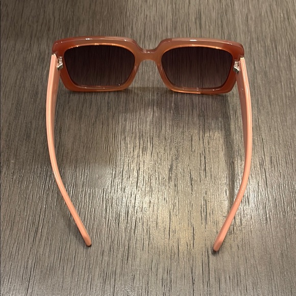 Quay Australia Total Vibe Sunglasses - Milky Pink - Like New! main image 6
